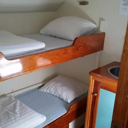 Albergue Tjalkjacht Pelikaan Enkhuizen