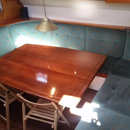 Tjalkjacht Pelikaan 호스텔