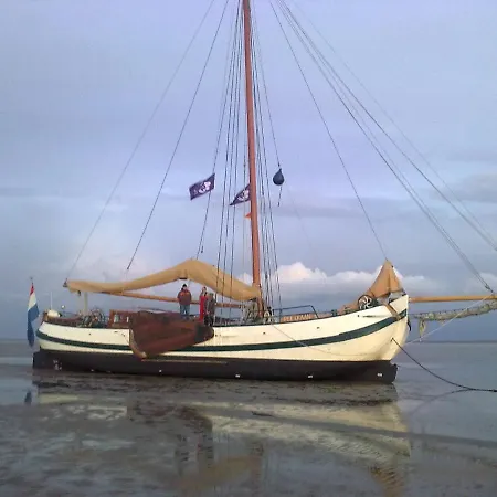 Tjalkjacht Pelikaan Albergue