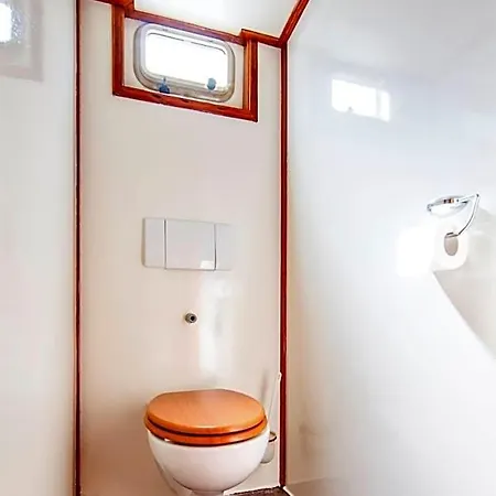 Hostal Tjalkjacht Pelikaan Enkhuizen