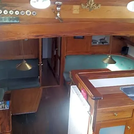 Tjalkjacht Pelikaan Hostal Enkhuizen