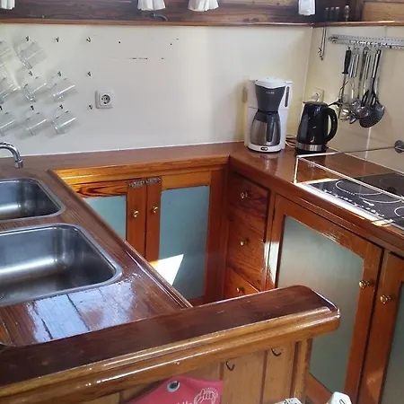 Hostel Tjalkjacht Pelikaan Enkhuizen