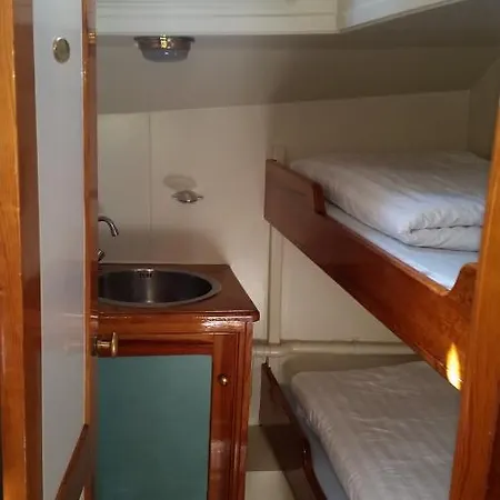 Hostel Tjalkjacht Pelikaan